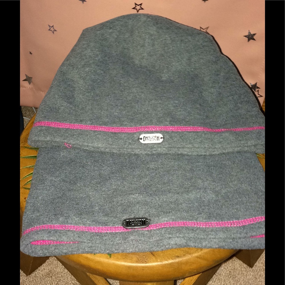 Duluth trading company matching hat and neck gator